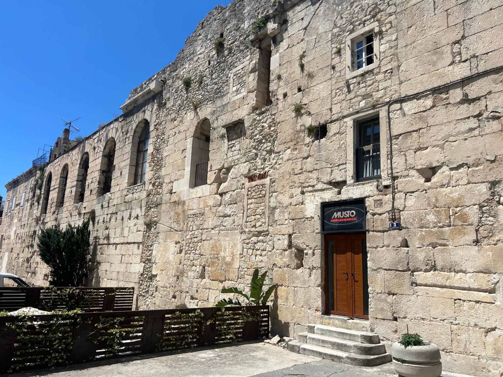 Emperor'S Residence Luxury Room - Unique Unesco Site Split Luaran gambar